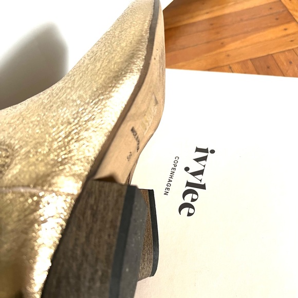 Ivylee (Danish) crackled metallic gold low leather booties, size 8 - Picture 6 of 6